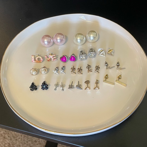 Stud earring bundle - Picture 2 of 2